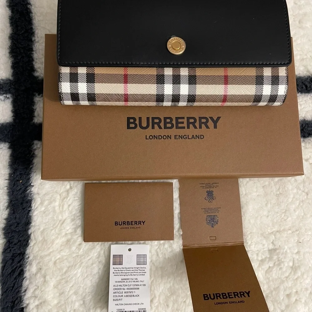 Brand New in box Beautiful BURBERRY Ladies Wallet !!! - Picture 9 of 11